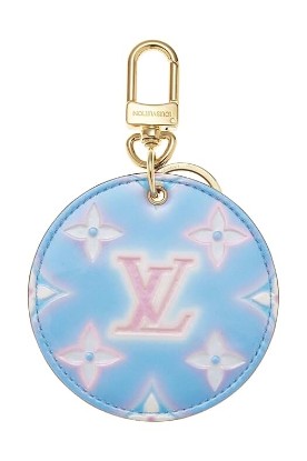 Picture of LOUIS VUITTON Pre-Loved Blue Patent Leather & Calfskin Valentines Day Illustre Bag Charm, Blue